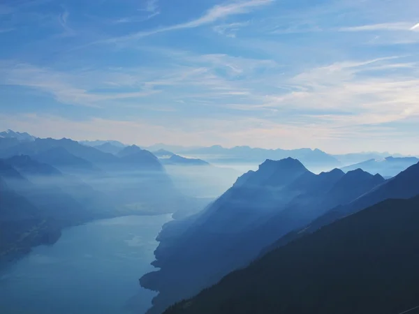 bernese Oberland'deki / akşam