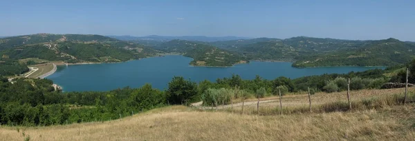 Panorama imagem do lago Butoniga, Ístria — Fotografia de Stock