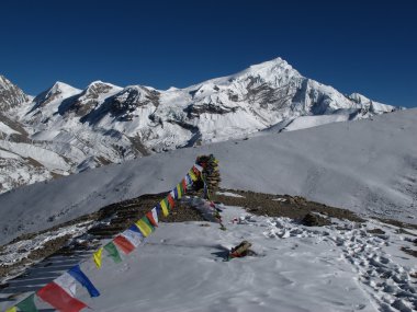 dua bayrakları ve chulu Batı