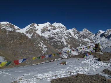 dua bayrakları ve purbung Dharma