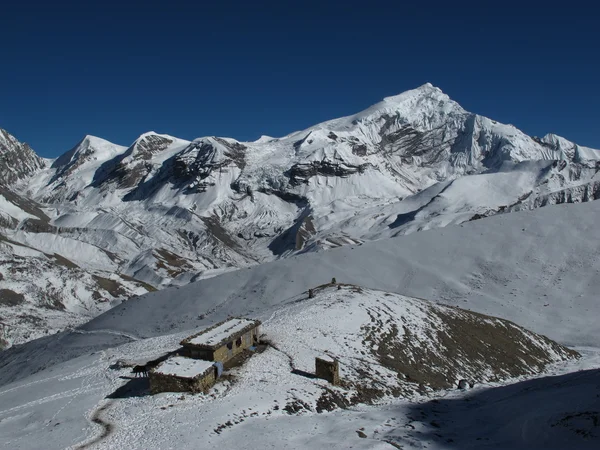 Piękny widok z thorung la pass, nepal — Zdjęcie stockowe