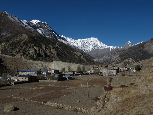 Manang en velden — Stockfoto