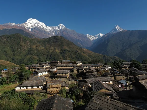 Bellissimo villaggio Gurung Ghandruk e Annapurna Sud — Foto Stock
