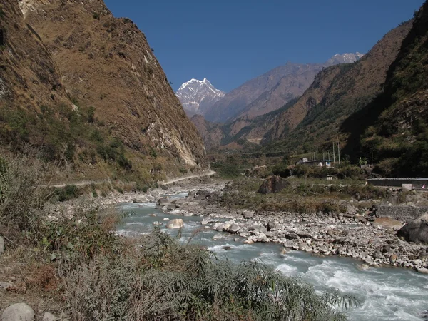 Vista desde Tatopani, el río Kali Ghandaki y Nilgiri —  Fotos de Stock