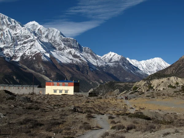 Gangapurna, tilicho peak en klooster — Stockfoto