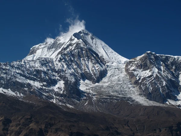 Pico de Dhaulagiri y caída de hielo — Foto de Stock