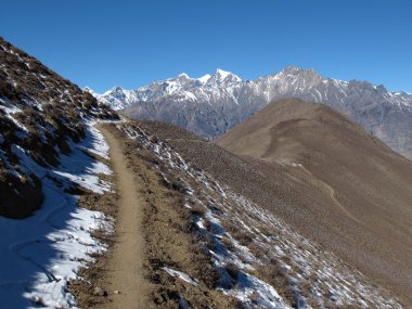 ayak-yolunu jomosom, sonbahar sahne--dan muktinath