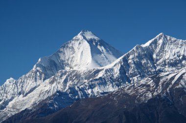 kar kepli doruklarına dhaulagiri ve tukuche tepe
