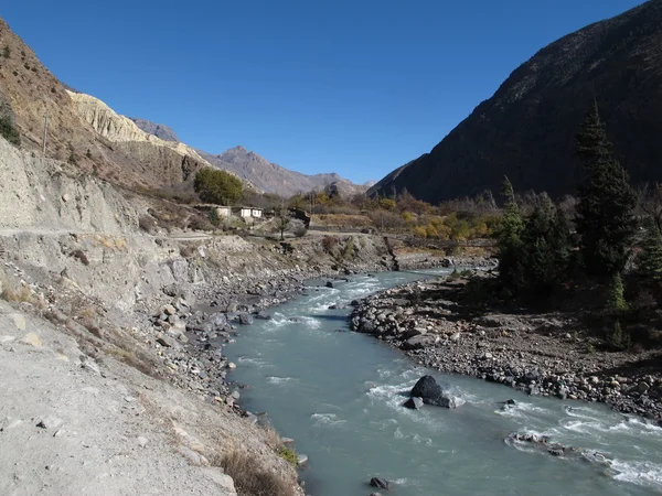 Kali ghandaki Fluss, Landschaft in der Nähe von tukuche — Stockfoto