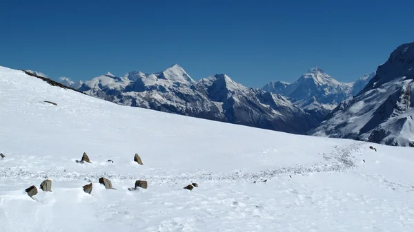 Prachtige berglandschap in de buurt van lake tilicho — Stockfoto