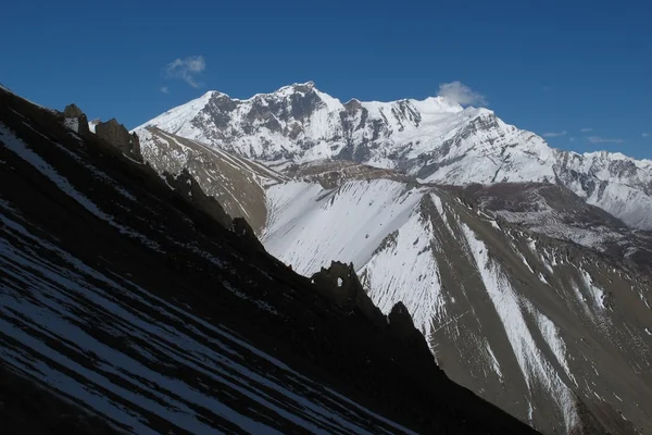 Chulu and limestone formation, view from a place near Tilicho Lake — Stock Photo, Image