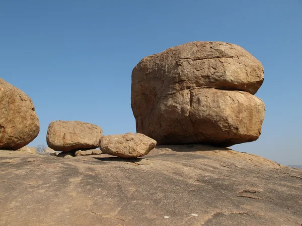 Magnifique gros rocher de granit à Hampi, Inde — Photo