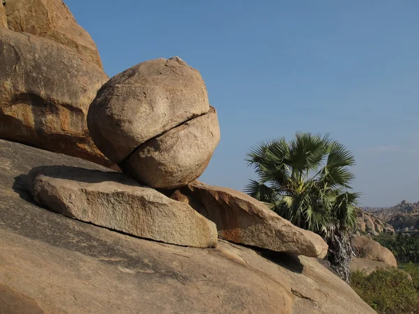 Unique rocher de granit d'équilibrage à Hampi, Inde — Photo