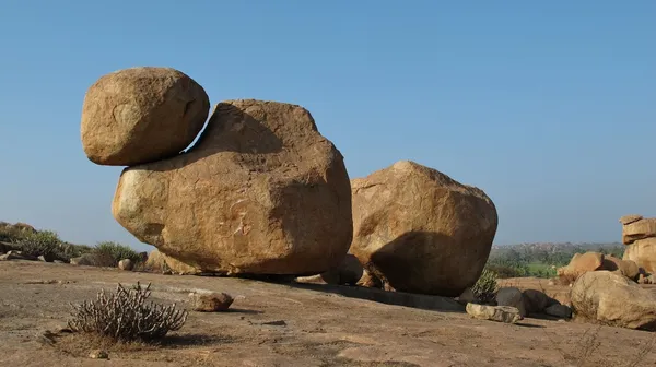 Magnifique gros rocher de granit à Hampi — Photo