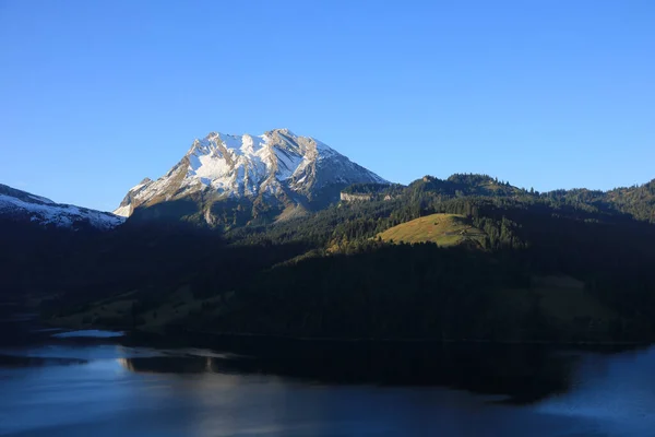 Snow Capapped Mount Fluebrig Sunrise — Stock fotografie