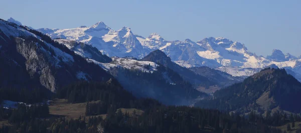 Vista Lejana Del Monte Uri Rotstock Otras Montañas Cubiertas Nieve —  Fotos de Stock