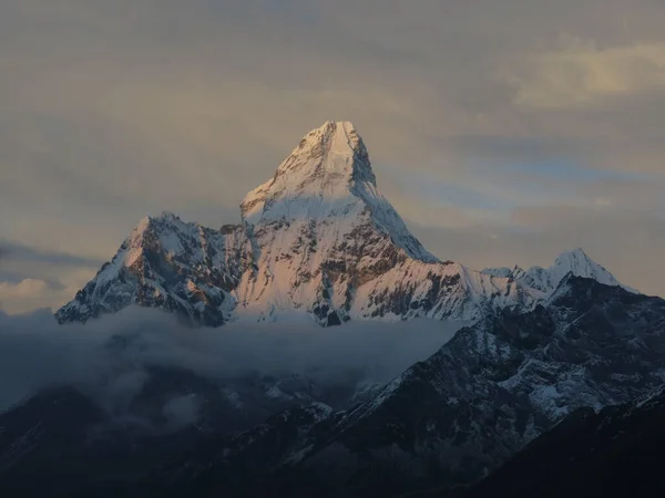 Famosa Montagna Ama Dablam Tramonto — Foto Stock