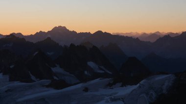 İsviçre 'deki Titlis Dağı' ndan gün doğumu sahnesi.