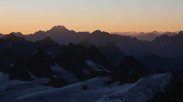 从瑞士Titlis山看到的日出景象 — 图库照片