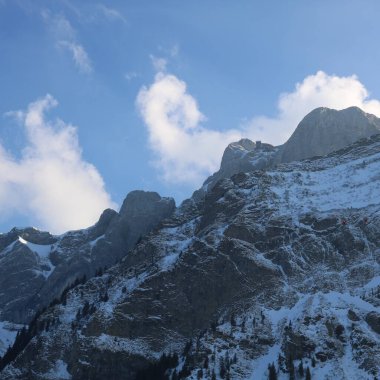 Pilatus Dağı 'nın üzerindeki sarmal bulut.