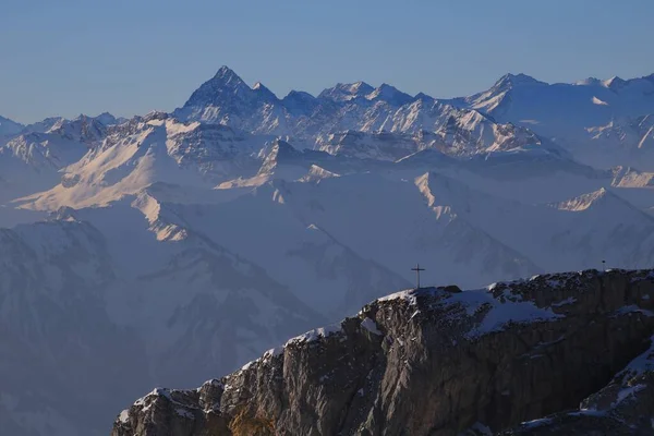 从Pilatus山看到的Bernese Oberland和Wallis州的山峰 — 图库照片