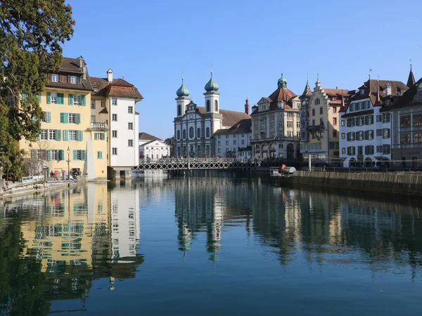 Beautiful Old Buildings Reflecting Reuss River Lucerne Switzerland — Stock Photo, Image