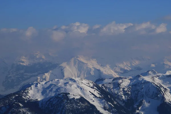 Nad Horskými Masivy Zvedají Mraky Hory Pilatus Švýcarsko — Stock fotografie