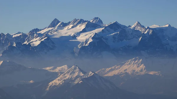 Yüksek Dağlar Lauteraarhorn Finsteraarhorn Pilatus Dağı Ndan Görüldü — Stok fotoğraf