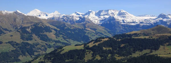 Lenk Valley Snow Capped Mountains — Stock Photo, Image