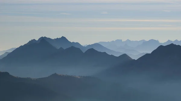 Zarys Góry Brienzer Rothorn Innych Gór Widocznych Góry Niederhorn Szwajcaria — Zdjęcie stockowe