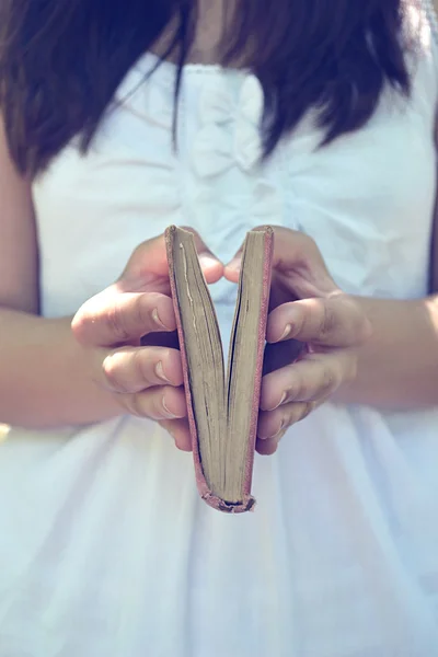 Livro de leitura — Fotografia de Stock