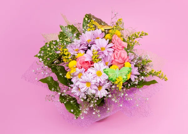 Bunch of flowers on pink background — 图库照片