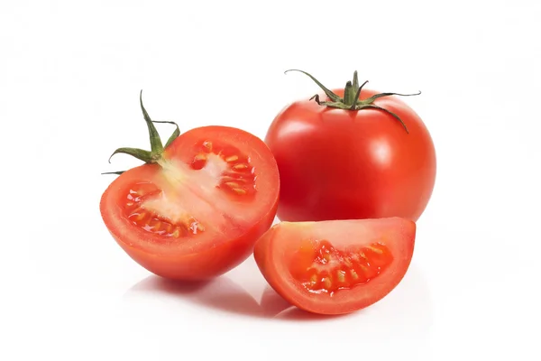 Mehrere rote Tomaten auf weißem Hintergrund — Stockfoto