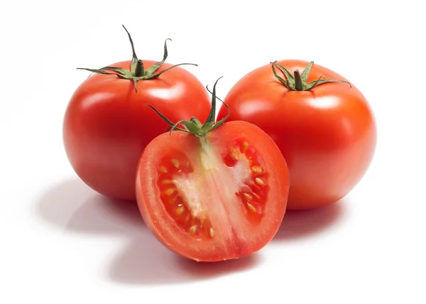 Mehrere rote Tomaten auf weißem Hintergrund — Stockfoto