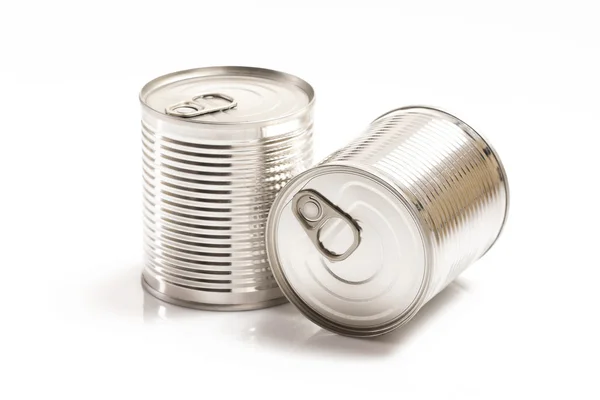 Dos latas aisladas sobre fondo blanco — Foto de Stock