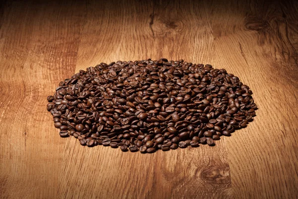Rostade kaffebönor på trä textur — Stockfoto