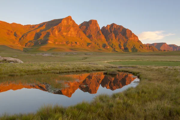 Reflection of the Peaks — Stock Photo, Image