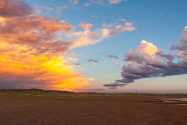 Sarı koopan bulutlara