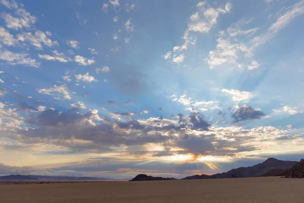 Raios Solares Através Das Nuvens Nascer Sol Deserto Namíbia — Fotografia de Stock