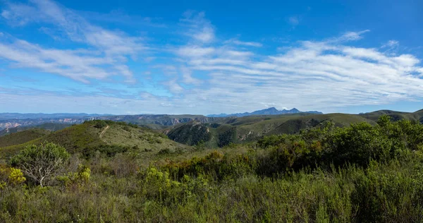 Green Hills Blue Mountains Thin White Clouds South Africa — Fotografia de Stock