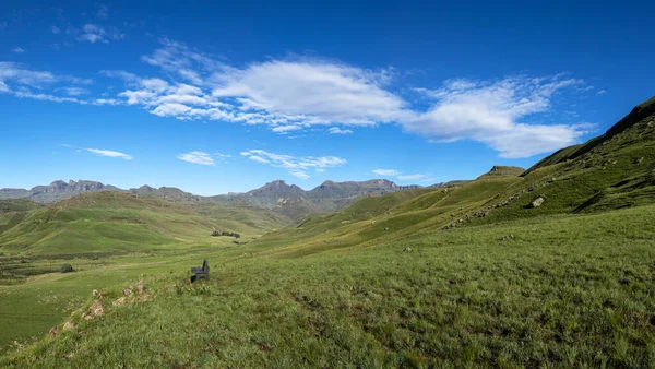 Zelená Tráva Úpatí Drakensbergu Jižní Africe — Stock fotografie