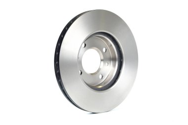 Otomobil fren diski beyaz arkaplanda izole edildi