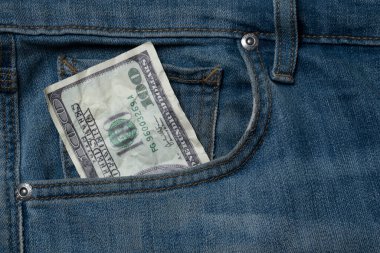 Kot pantolonun cebinden çıkan para.