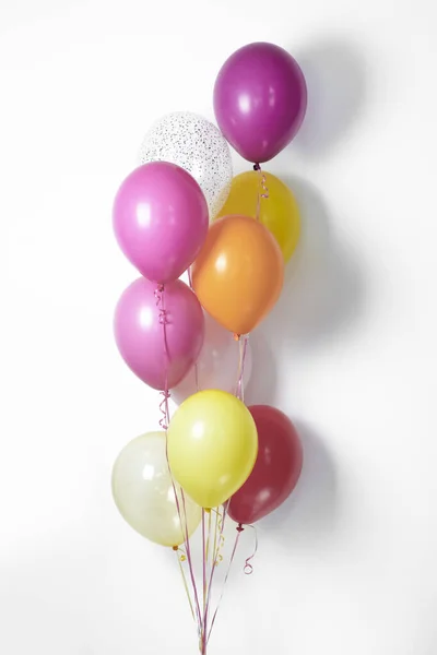 Veelkleurige Ballonnen Een Witte Achtergrond Stockfoto