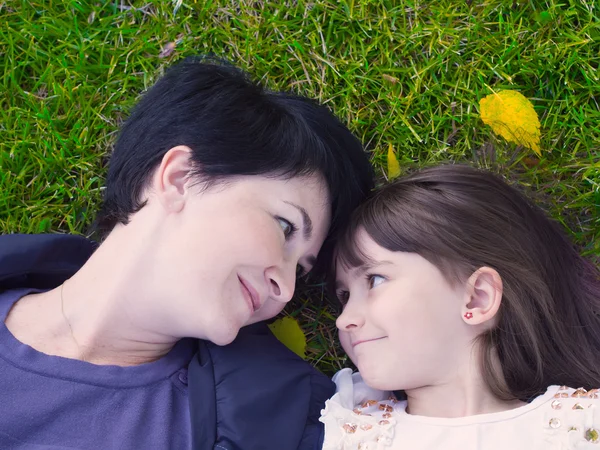 Family in the park — Stock Photo, Image