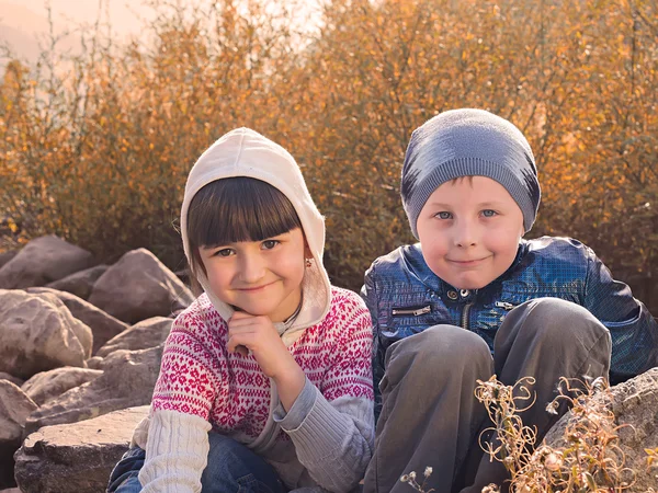 Portret chłopca i dziewczynki — Zdjęcie stockowe