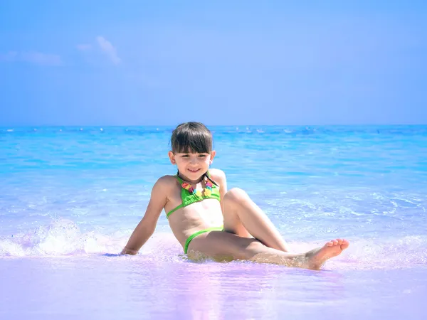 Kid on the beach — Stock Photo, Image