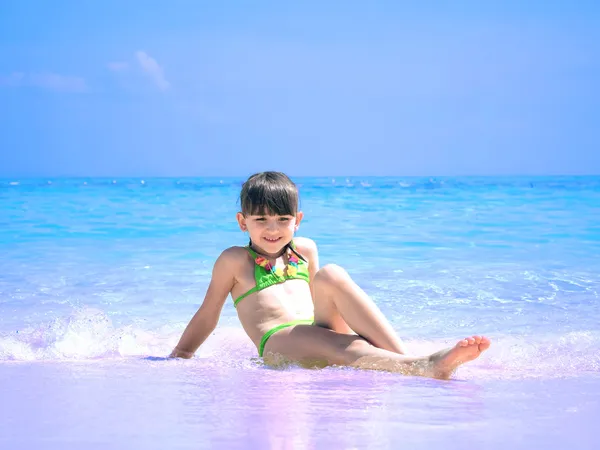 Bambino sulla spiaggia — Foto Stock