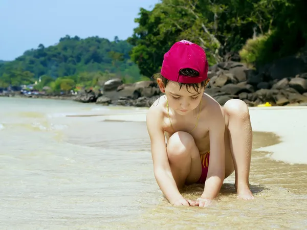 Kid on the beach — Stock Photo, Image