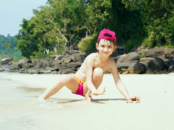 Bambino sulla spiaggia — Foto Stock